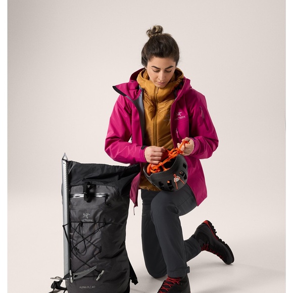 🌞 Arc'teryx Yellow Jacket W Small 🌻 WS Nuclei 💛 Yukon Midlayer NWT - Picture 11 of 12